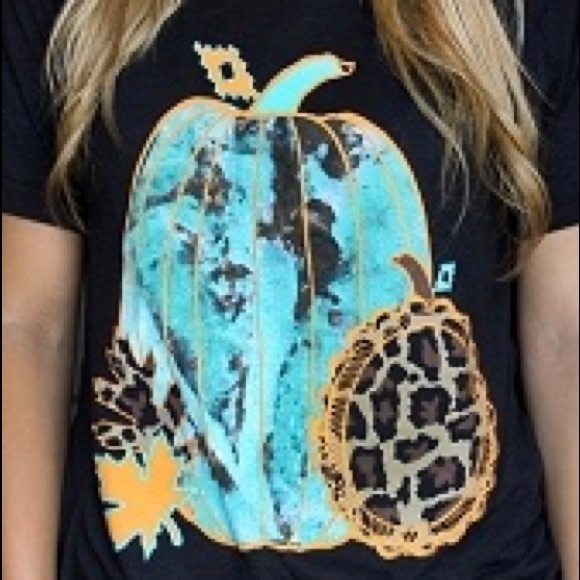 - NEW Huckleberry Harvest tee ❤️Host Pic❤️ - Picture 3 of 4